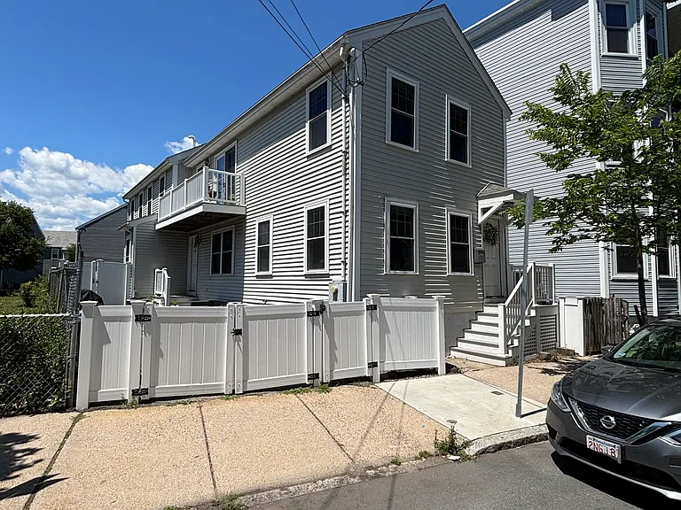 453 Windsor St #1 — Photo 14