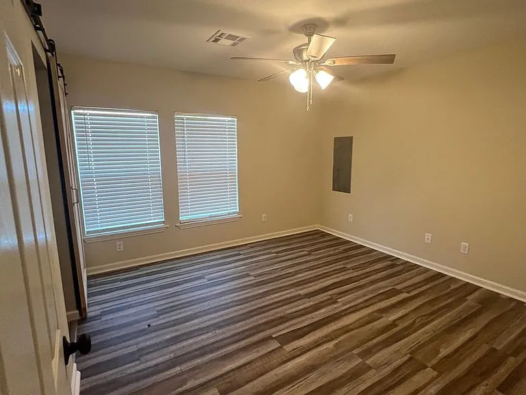 1002 Holly St — Photo 14