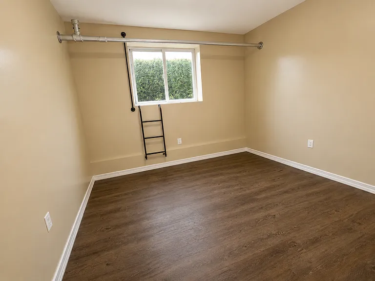 4 Carnegie Ave #BASEMENT — Photo 16