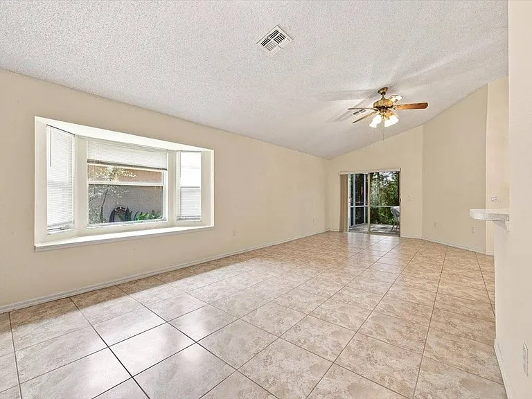 2393 Paulette Dr — Photo 5