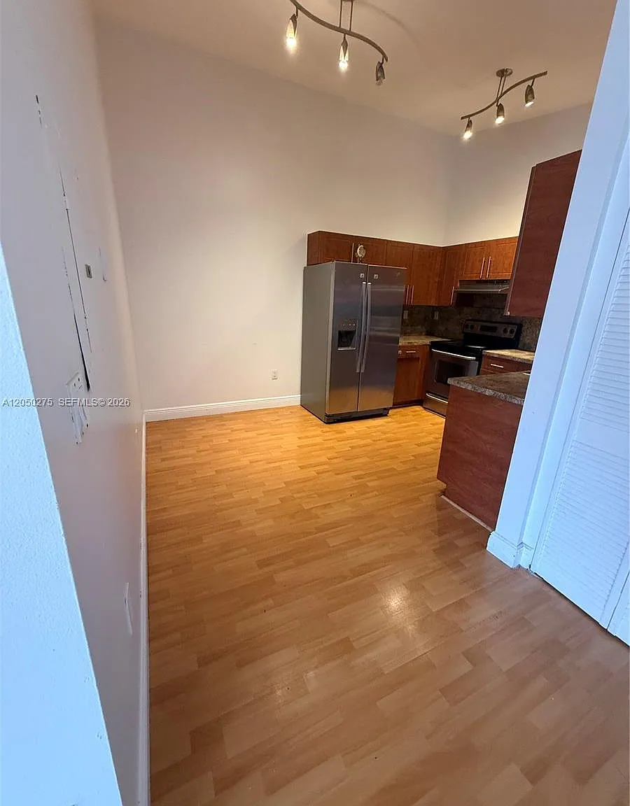 2 bed, 895 sqft, $2,350 — Photo 3