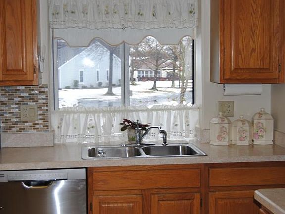 4th image of 899A Stratford Ct
