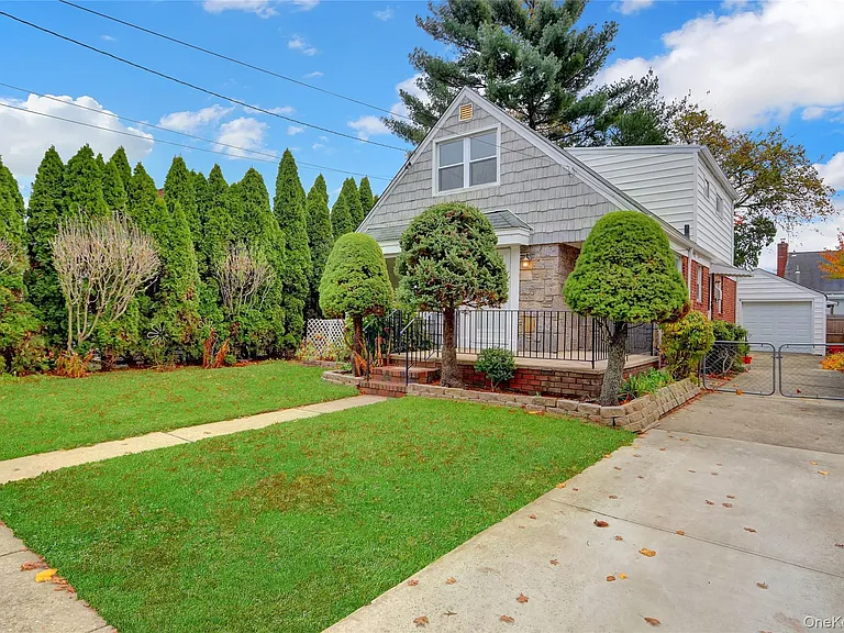 330 Harvard Rd S — Photo 4