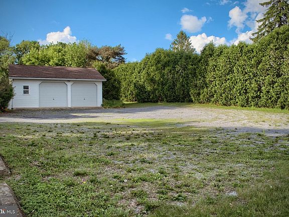 5th image of 1025 Bloom Rd