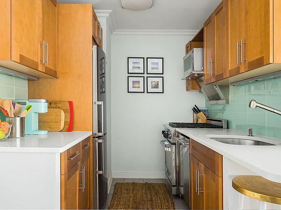 4th image of 201 E 17th St APT 8F