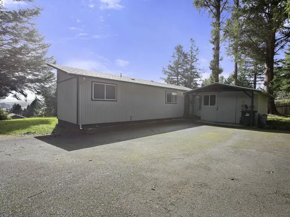 93375 Hillcrest Ln, North Bend, OR 97459