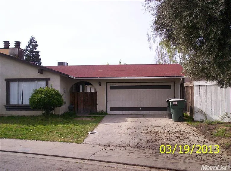 2036 Minoso Dr photo 1