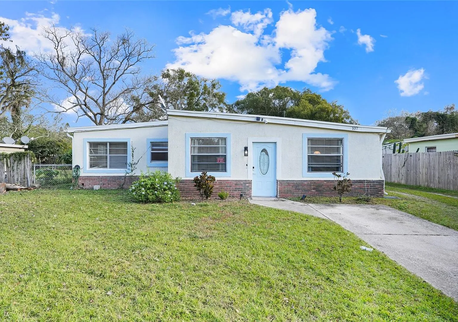 This charming 3 Bedroom, 2 Bath Single Family Home For Rent at 107 Garrison Dr. Sanford, FL 32771 — Photo 1