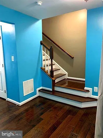 3 bed, 4.0 bath, 2120 sqft, $3,350 — Photo 4