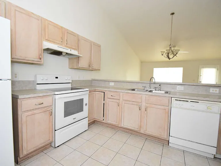 30 Eton Ln #B — Photo 12