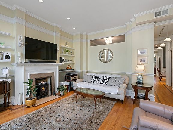 3rd image of 1039 W Belden Ave #2