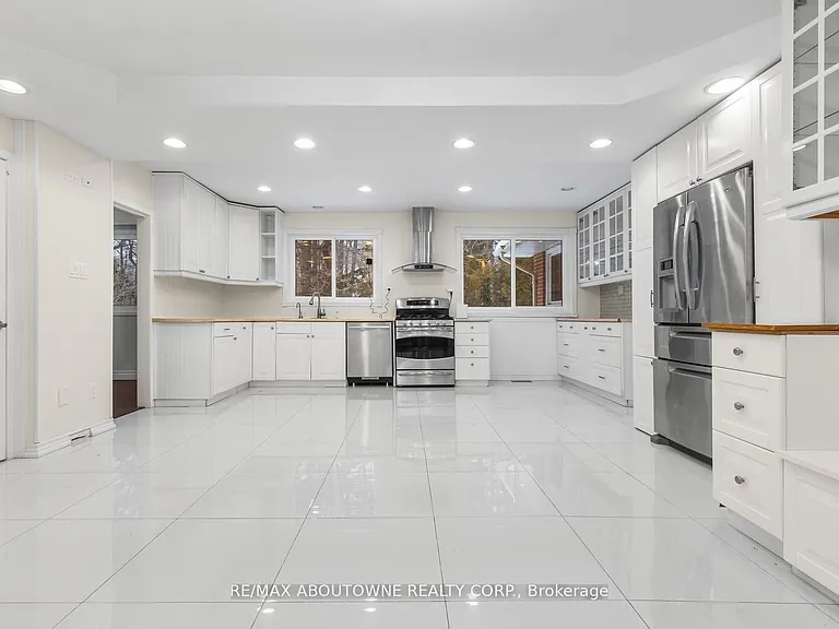 145 Wolfdale Ave — Photo 12
