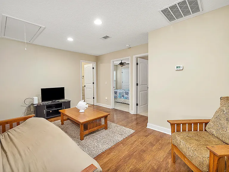 115 Maple St — Photo 14