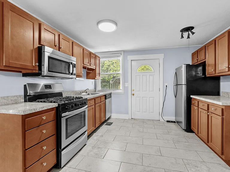 1304 Payne St — Photo 2