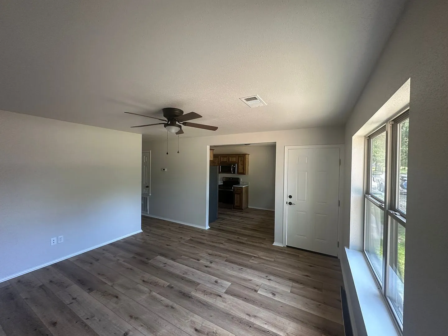 909 N El Paso — Photo 3