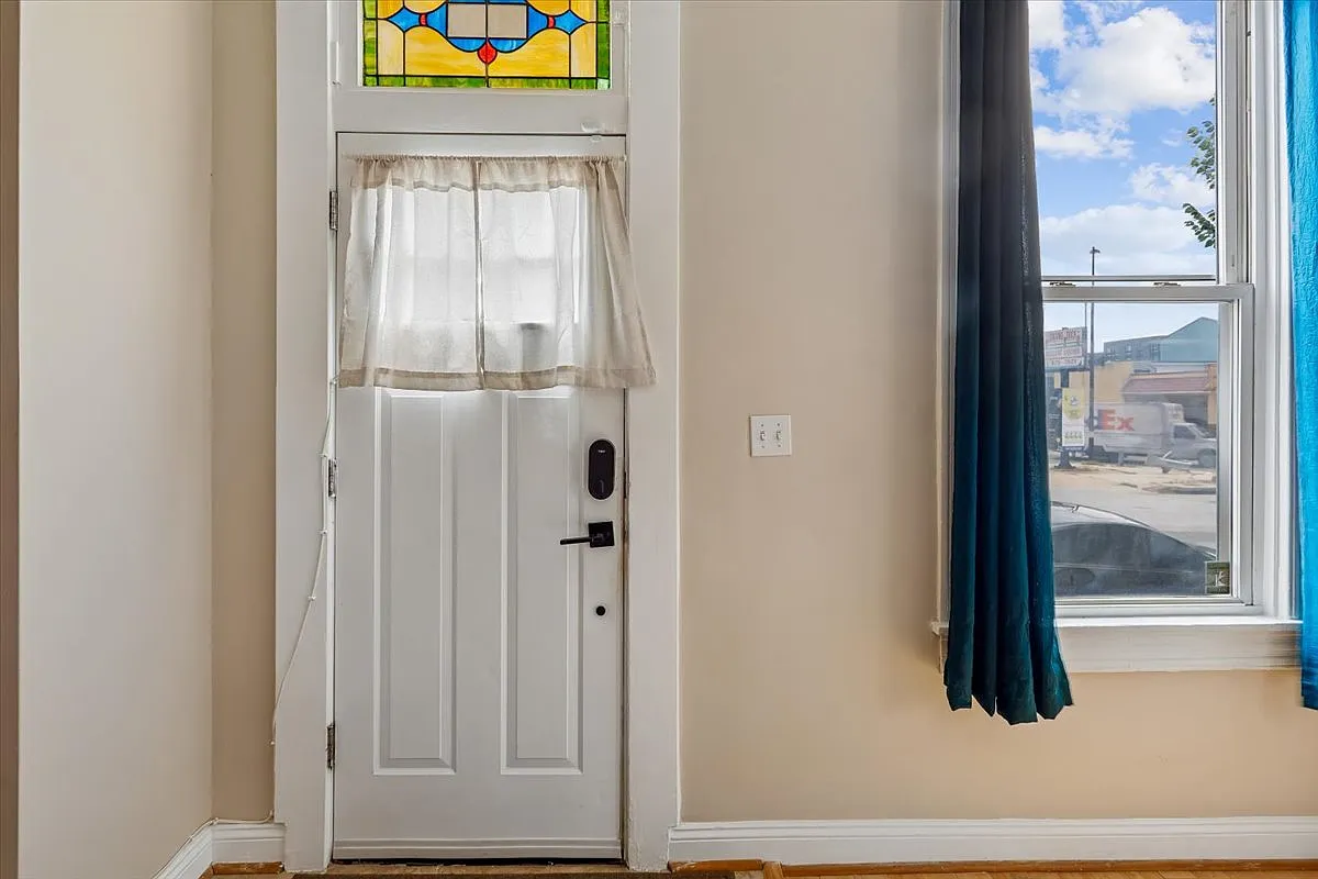 4 bed, 3.5 bath, 1572 sqft, $3,000 — Photo 3