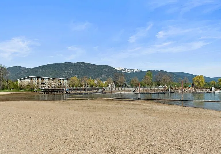 900 Westwood Dr — Photo 32