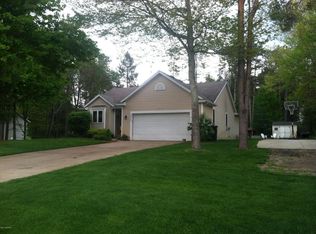 1610 Pinecone Dr, Hastings, MI 49058