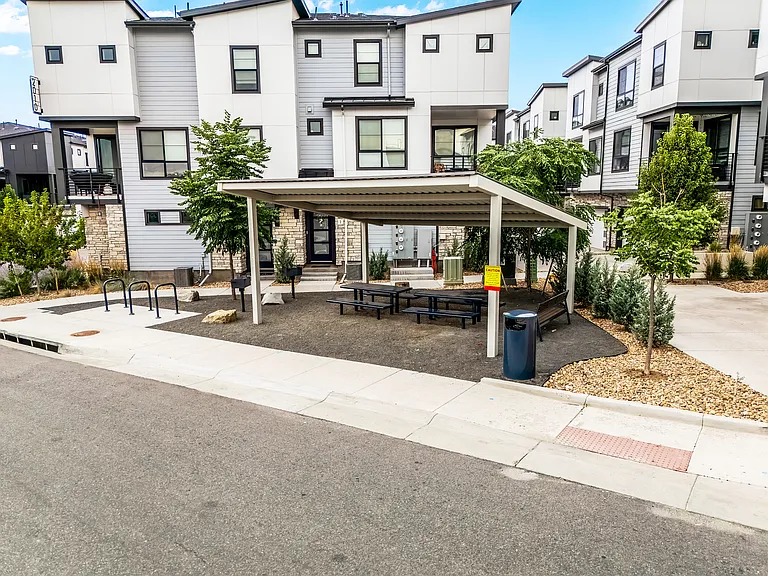 2042 S Holly St #1 — Photo 20