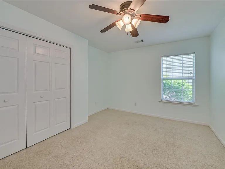 2037 Magnolia Pkwy — Photo 23