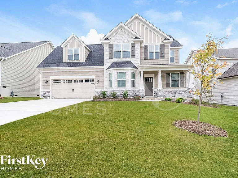 116 Unique Pl — Photo 1