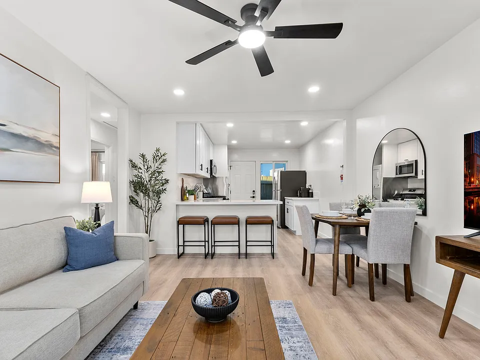 4440 Clairemont Dr