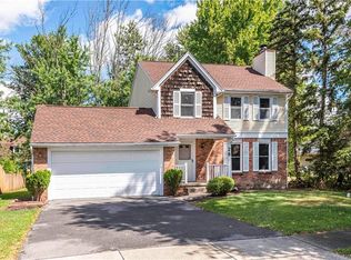 28 McIntosh Pl, Amherst, NY 14228