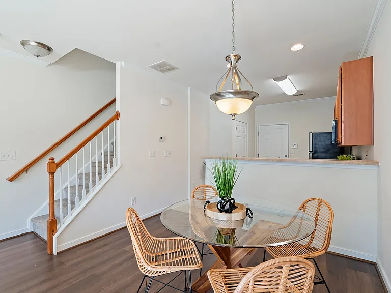 650 Claire Ln — Photo 30