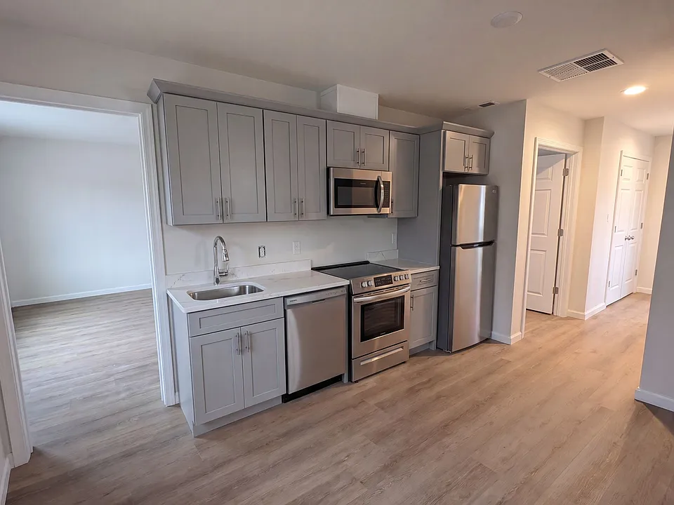 4010-4014 3rd St SE