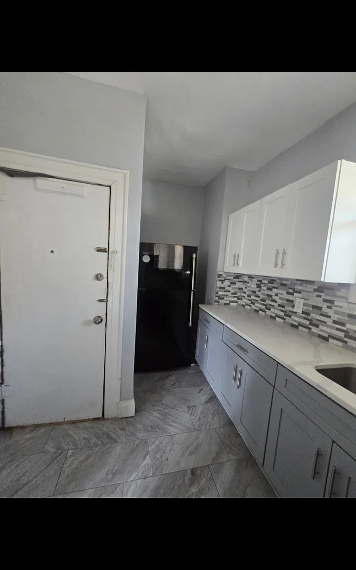3 bed, $1,900 — Photo 2