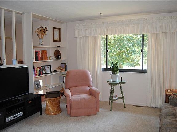5th image of 611 Judy Dr