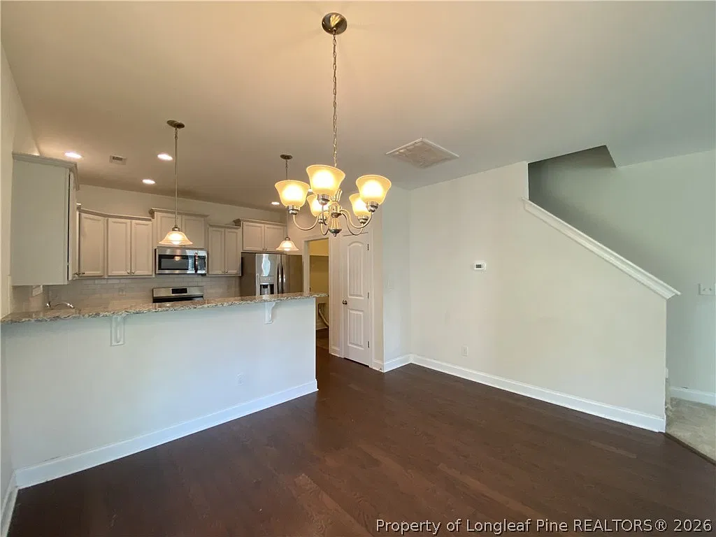 4 bed, 2.5 bath, 1904 sqft, $1,975 — Photo 4