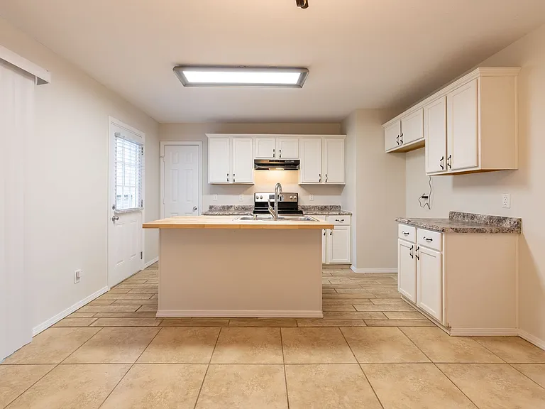 1156 S Grant Ave — Photo 6