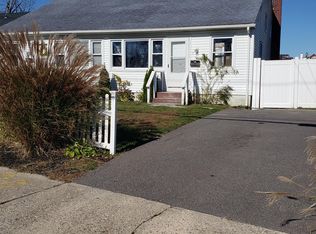 9 Laurel St, Patchogue, NY 11772