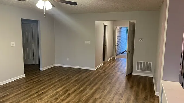 9654 Thomas Ln — Photo 3