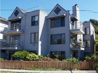 3722 Beach Dr SW APT 202, Seattle, WA 98116
