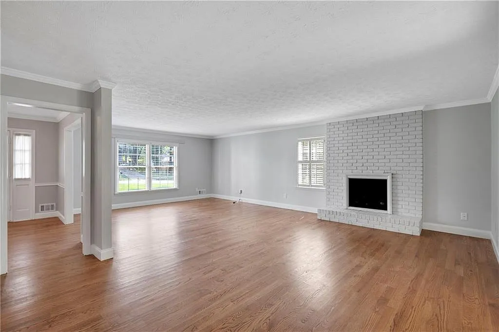 4 bed, 2.5 bath, 2382 sqft, $3,500 — Photo 3