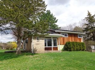 28 High St, Granby, MA 01033