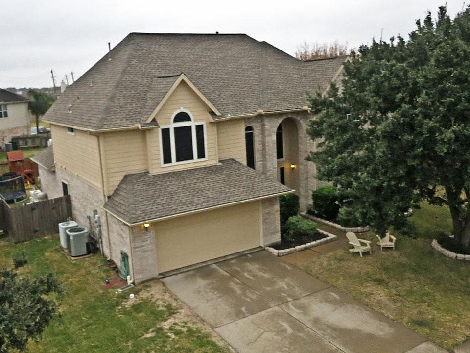 1st image of 1806 Castle Oaks Dr