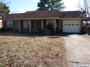 1011 Skyview St SW, Decatur, AL 35601