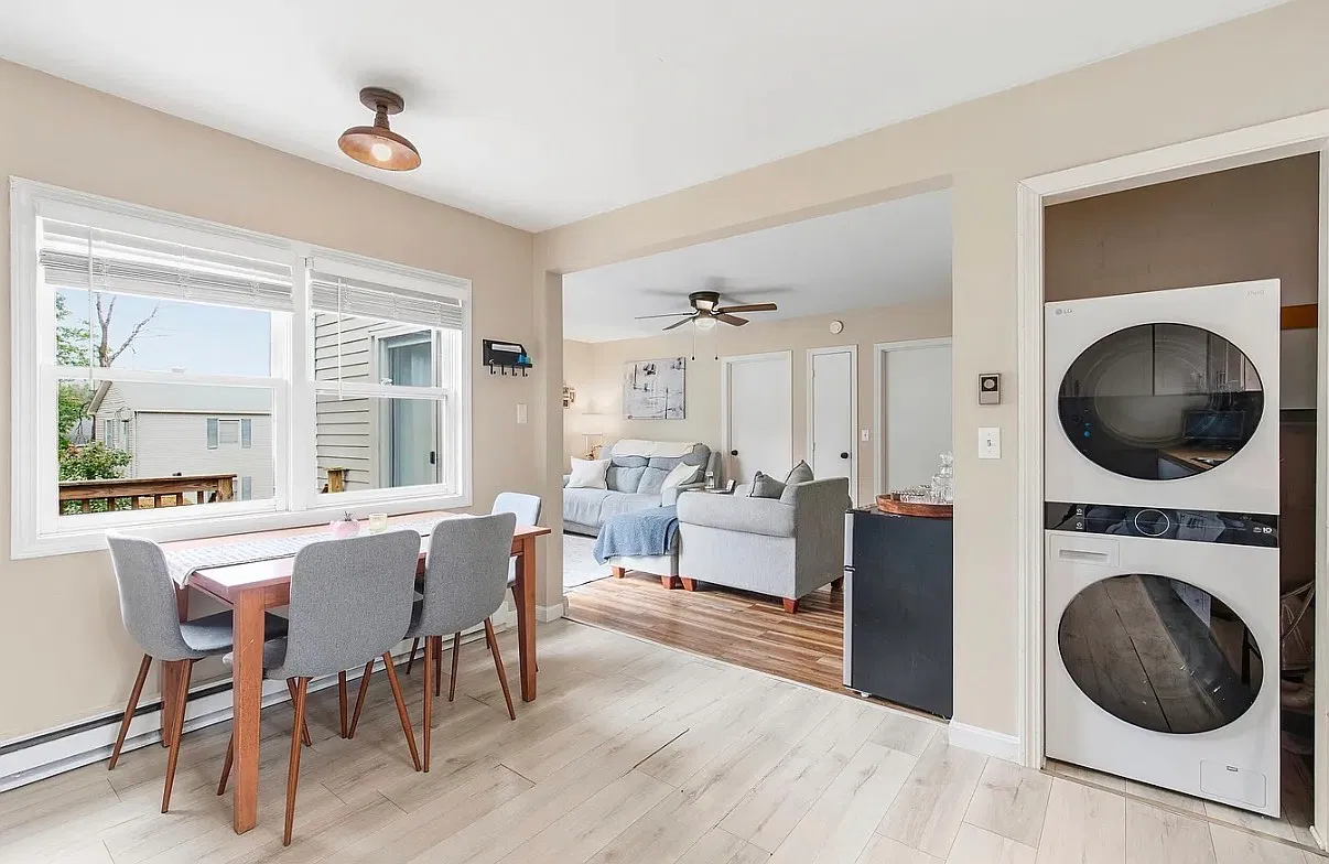 2 bed, 812 sqft, $2,300 — Photo 4
