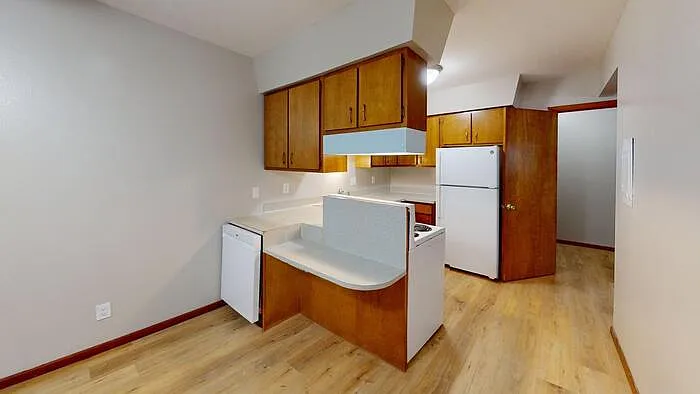 305 Ryan Dr #11 — Photo 2