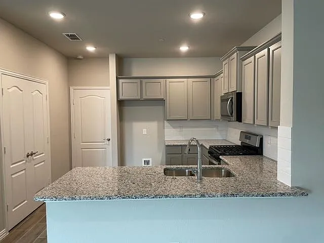 3714 Malibu Dr — Photo 8