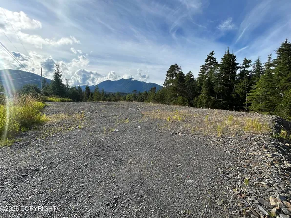 121 Arness Heights Dr, Petersburg, AK 99833