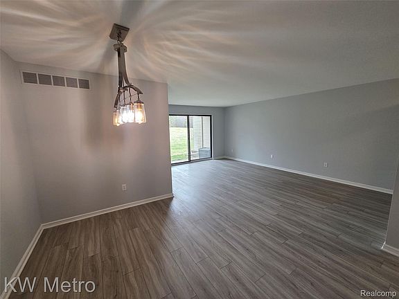 5th image of 6680 Ridgefield Cir APT 104