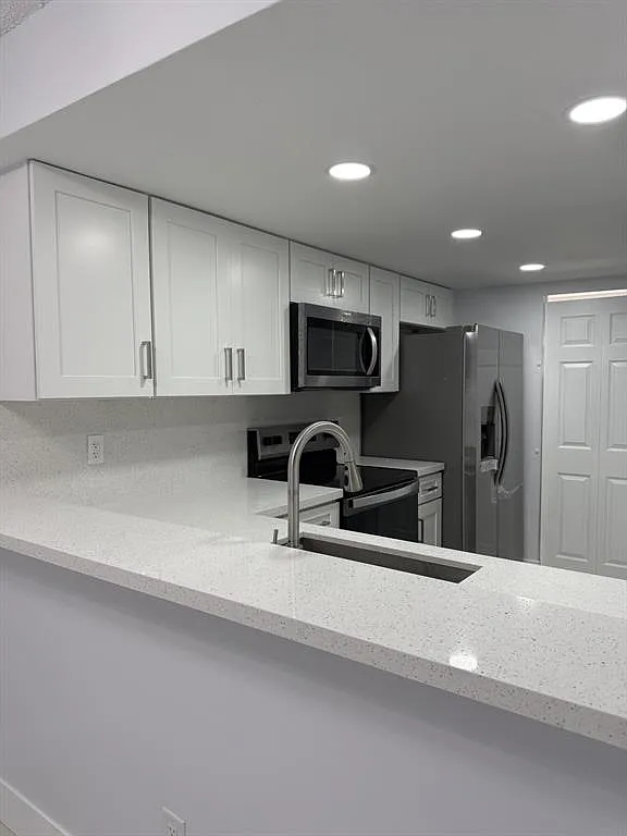 NW 124th Ave, Hollywood — Photo 1