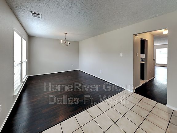 3rd image of 749 Horseshoe Ct