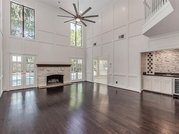 3rd image of 11819 Parkriver Dr