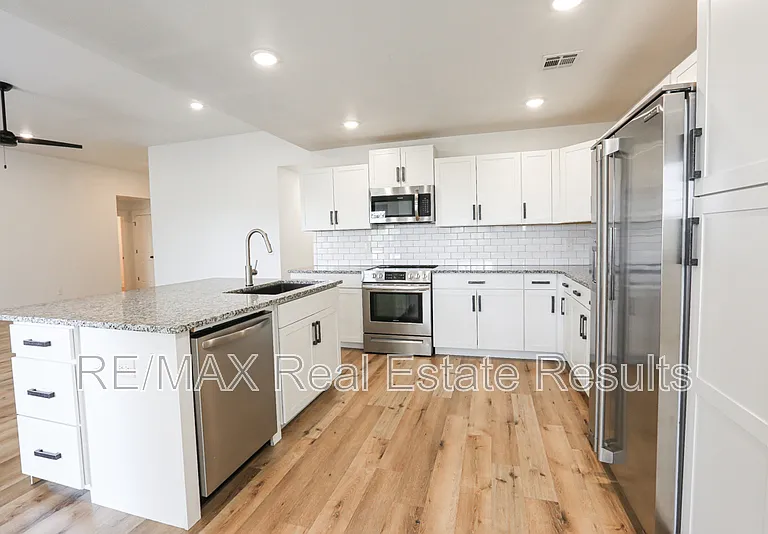 2901 SW 8th St — Photo 10