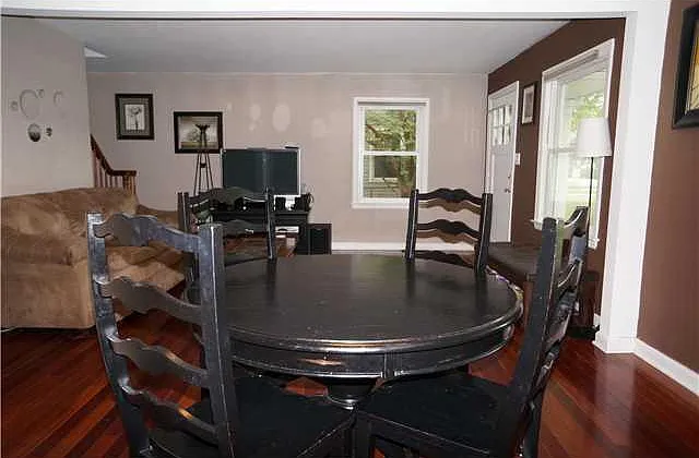 899 Kinnear Rd — Photo 9